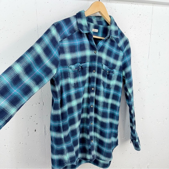 Hollister size Medium Teal Blue Plaid Long Sleeve Button Down Flannel Shirt - Picture 3 of 12